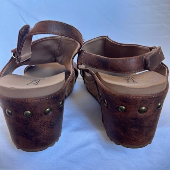 Corkys Sandals Womens Size 9 Cork Comfort Wedge Shoes Carley Brown Earthy Studs - Picture 3 of 8